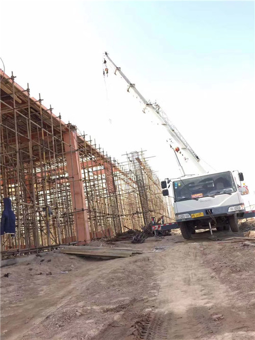 新田县吊车作业的安全注意事项有哪些？