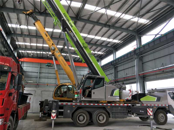 新田县高空车出租需要注意哪些安全事项？