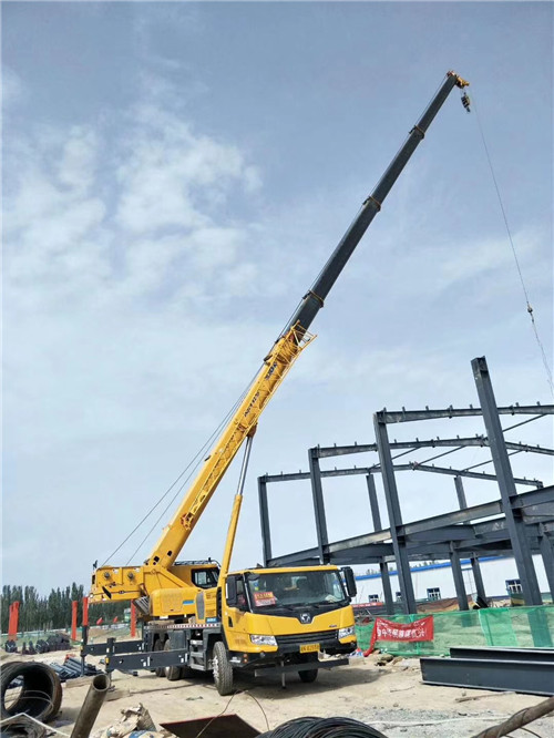 新田县超高层建筑钢结构吊装案例